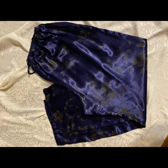 Victoria’s Secret 2pc Navy Satin Top & PantsS - Picture 8 of 8